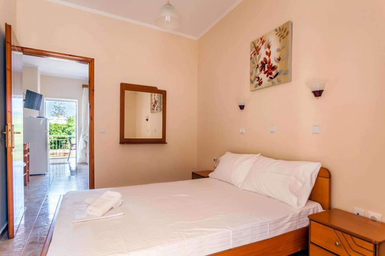 Christine Seaside Apartments In Chania スタロス エクステリア 写真