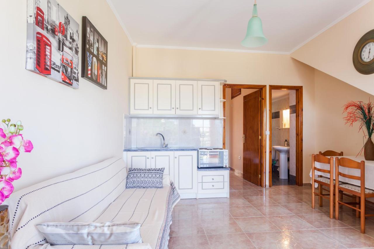 Christine Seaside Apartments In Chania スタロス エクステリア 写真