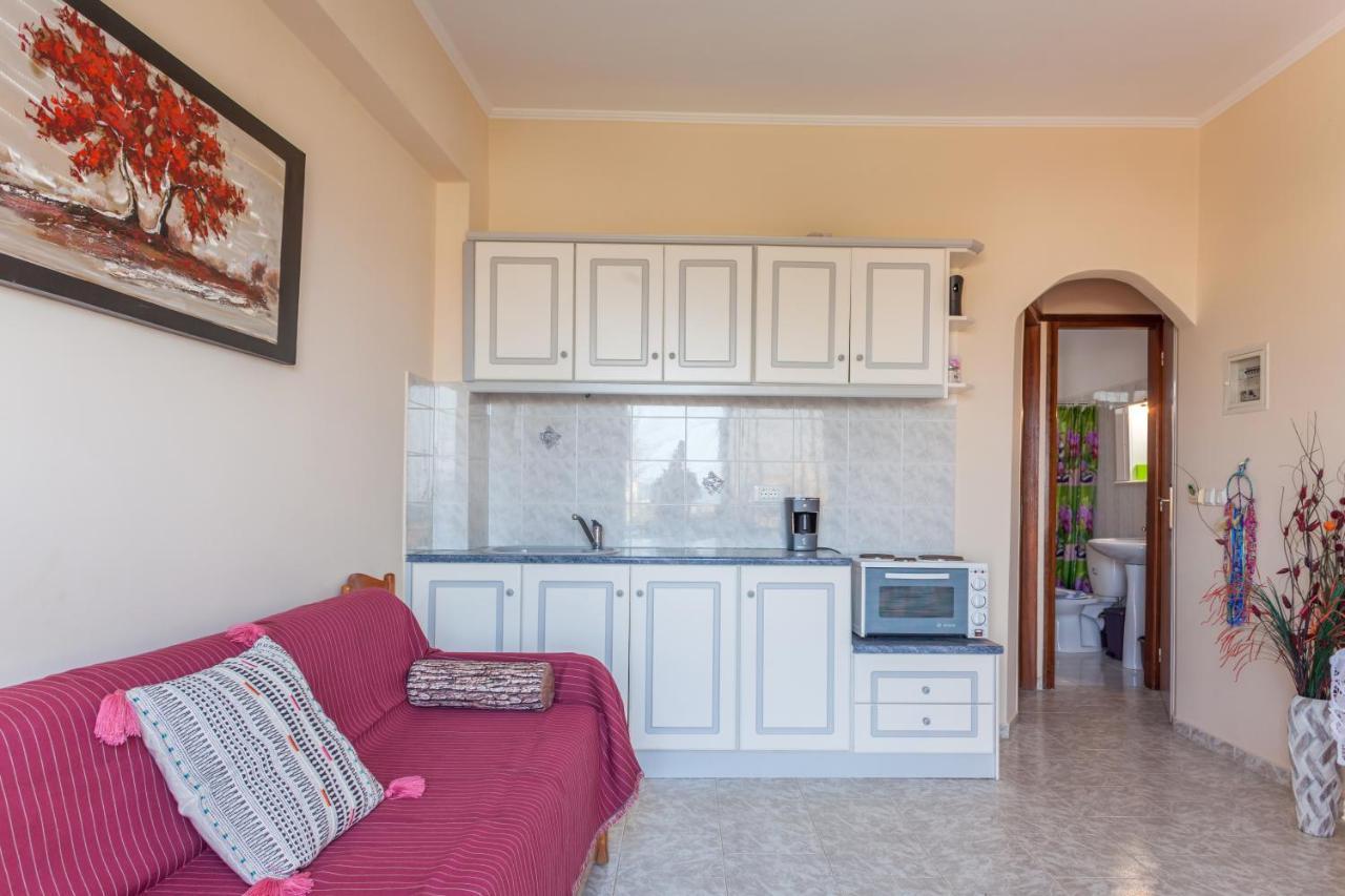Christine Seaside Apartments In Chania スタロス エクステリア 写真