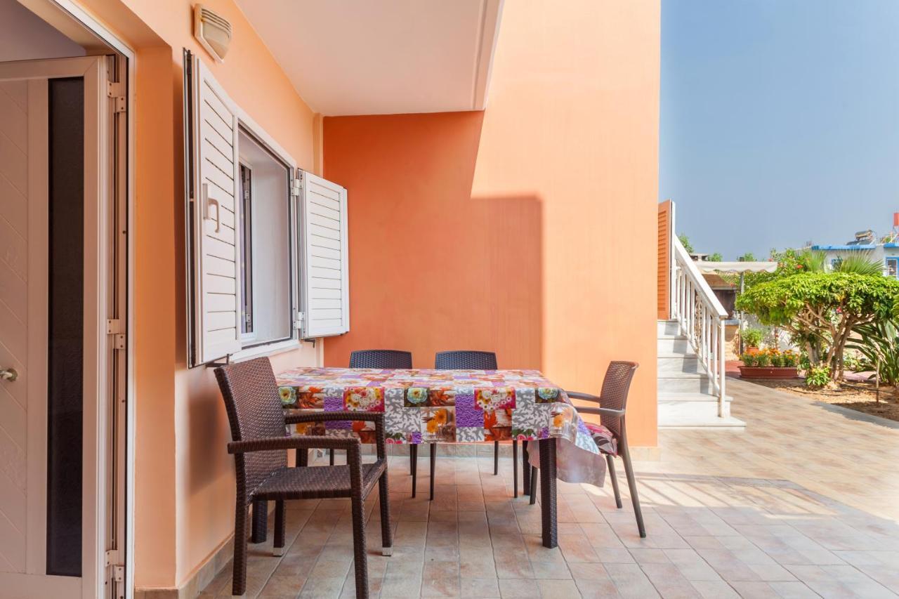 Christine Seaside Apartments In Chania スタロス エクステリア 写真